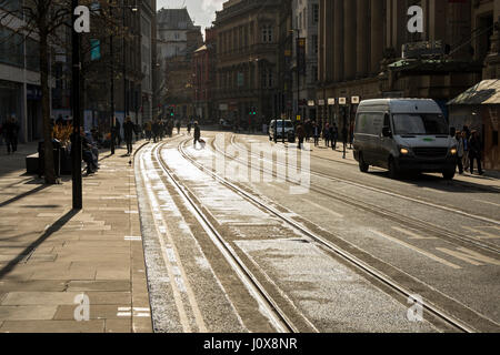 Die neu abgeschlossenen zweiten Stadt überqueren Straßenbahn Route, Cross Street, Manchester, England, UK Stockfoto