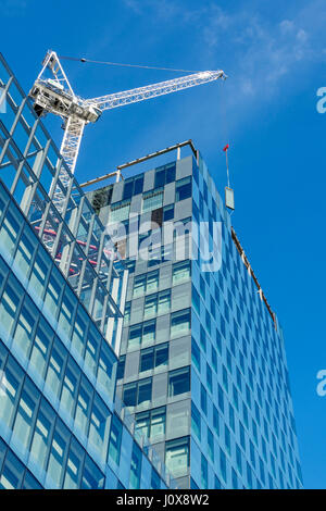 Glasscheibe wird an die "Nr. 1 Spinningfields' Gebäude, im Bau, Spinningfields, Manchester, UK reckte Stockfoto