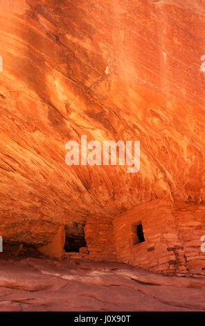 Utah; Cedar Mesa; Mule Canyon; "House on Fire" Ruinen; Anasazi (Pre-Pueblo) Getreidespeicher Ruinen. Stockfoto