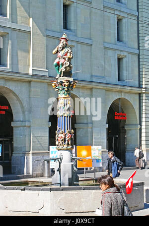 BERN, Schweiz - 3. März 2011: Die berühmten vokalisierten (Kind Esser Brunnen) befindet sich in der Kornhausplatz quadratisch, am 3. März in Bern. Stockfoto