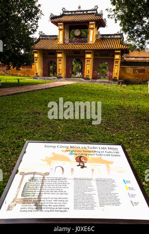 Gesungene Cong und Tuan Liet Tore im Imperial Palace Stockfoto