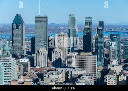 Montreal, Kanada - 14. April 2017: Skyline von Montreal im Frühjahr von Kondiaronk Belvedere Stockfoto