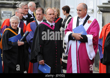 Sir Tim Berners-Lee, Erfinder des World Wide Web, einer der anderen ehrenamtlichen Absolventen Hillary Clintons Stockfoto