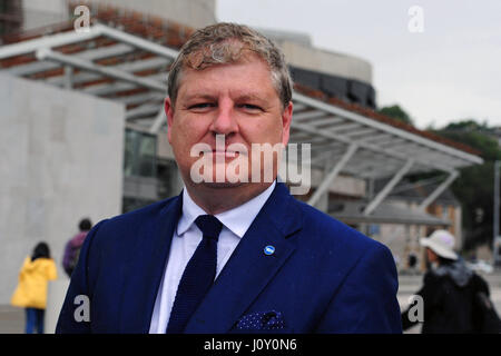 SNP Westminster Führer und Verteidigung Sprecher Angus Robertson gibt ein Interview nach einem Bericht von der unabhängigen Royal United Services Institute, die die Kosten für den Ausbau der Trident nuklearen Abschreckung aus Schottland, im Vergleich zu Schätzungen der unionistischen Parteien herunterspielt Stockfoto