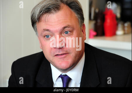 Labour-Schatten-Kanzler Ed Balls Kampagne gegen schottische Unabhängigkeit in Edinburgh Stockfoto