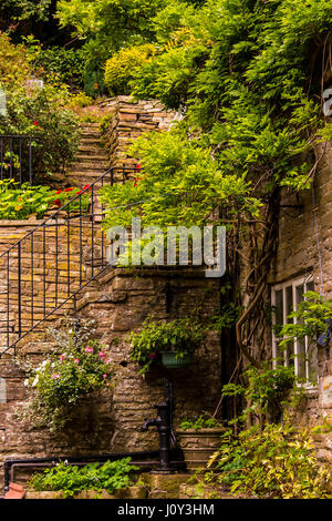 Ferienhaus gegenüber St Christophers Kirche im Pott Shrigley Cheshire Stockfoto