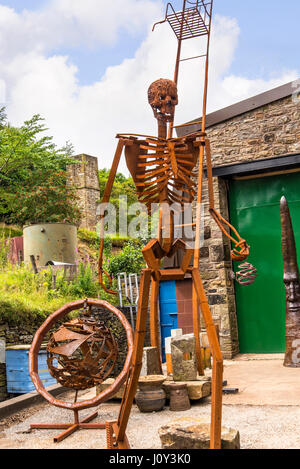 Metall-Skulpturen in dem kleinen Dorf Pott Shrigley, Cheshire, England. Stockfoto