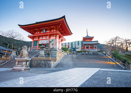 Kyoto, Japan - 31. Dezember 2015: Kiyomizu Dera den buddhistischen Tempel in Kyoto, Japan Stockfoto