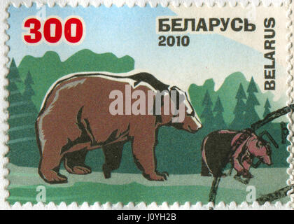 GOMEL, WEIßRUSSLAND, 15. APRIL 2017. Briefmarke gedruckt in Belarus zeigt Bild von The Bears sind Carnivoran Säugetiere der Familie Ursidae, ca. 2010. Stockfoto