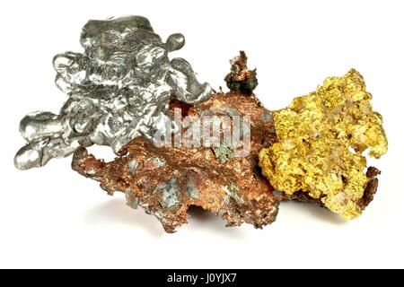 Gold, Silber und Kupfer Nuggets isoliert auf weißem Hintergrund Stockfoto