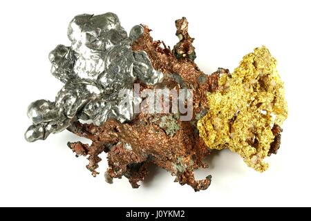 Gold, Silber und Kupfer Nuggets isoliert auf weißem Hintergrund Stockfoto