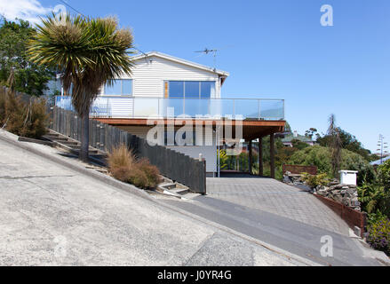 Die Ansicht der Baldwin Street, offiziell die steilste Straße der Welt (Dunedin, Neuseeland). Stockfoto