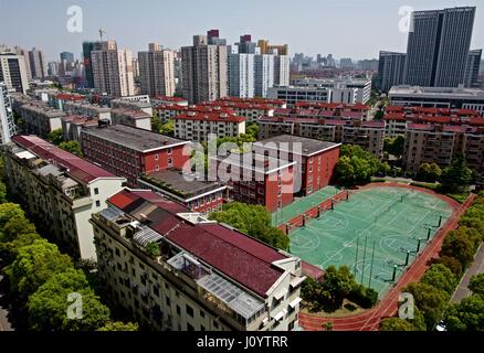 Städtischen Wohn Verbindung in Shanghai – dasselbe Bild für Mittag, Nachmittag, Abend und Nacht Stockfoto