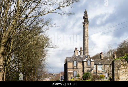 Wainhouse Turm gesehen von Scarbottom Road, Halifax, West Yorkshire, England Stockfoto