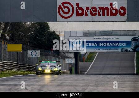 Monza, Italien - 1. April 2017: Aston Martin V8 Vantage von Aston Martin Racing Team, angetrieben von s. Dalla Lana / p. Lamy / M. Lauda während der FIA World Stockfoto