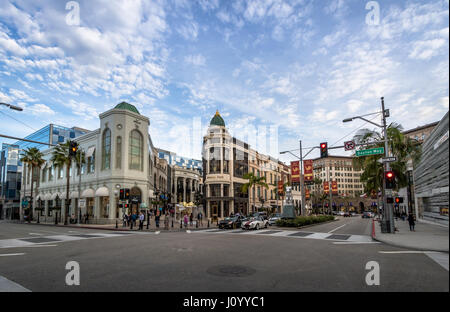 Rodeo Drive Street mit Filialen in Beverly Hills - Los Angeles, Kalifornien, USA Stockfoto