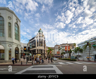 Rodeo Drive Street mit Filialen in Beverly Hills - Los Angeles, Kalifornien, USA Stockfoto