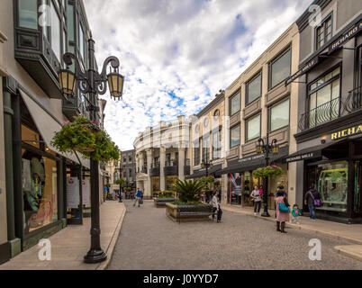 Rodeo Drive Street mit Filialen in Beverly Hills - Los Angeles, Kalifornien, USA Stockfoto