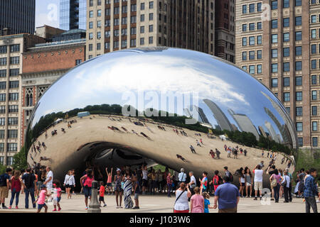 Cloud Gate (auch bekannt als "die Bohne") in Chicago, Illinois. Stockfoto