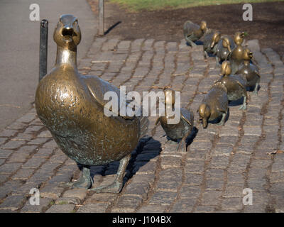 Machen Sie Weg für Entenküken Statue in Boston Common Stockfoto