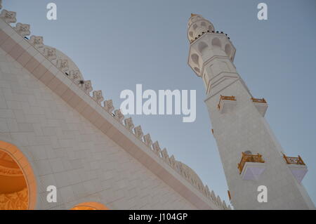 Sheikh Zayed Grand Moschee Minarett - Nahaufnahme Stockfoto