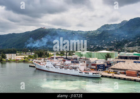 Victoria, Mahe, Insel, Seychellen - 17. Dezember 2015: ozeanographische Forschung Schiff Admiral Vladimirsky (russische Ostseeflotte) in Port Victoria, Ma Stockfoto