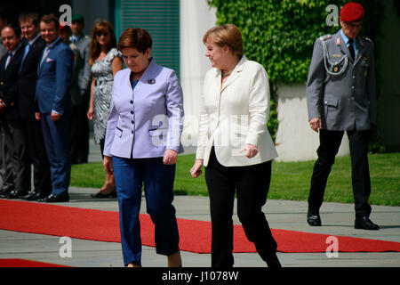 BKin Angela Merkel, Beata Szydlo - Empfang Mit Militaerischen Ehren, Deutsch-Polnische Regierungskonsultationen, Bundeskanzleramt, Berlin. Stockfoto