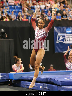 St. 15. April 2017. Oklahomas AJ Jackson feiert ihr Tresor während sechs Super-Finale der 2017 NCAA Women es National Collegiate Gymnastik Championships in der Chaifetz Arena in St. Louis, MO. Kyle Okita/CSM/Alamy Live News Stockfoto