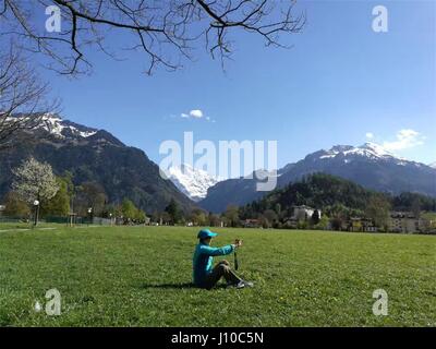 Bern, Bern, Schweiz. 14. April 2017. Bern, Schweiz-April 14 2017: (nur zur redaktionellen Verwendung. CHINA HERAUS). Interlaken ist eine Stadt und Gemeinde im Landkreis Interlaken-Oberhasli im Kanton Bern. Es ist eine wichtige und bekannte touristische Destination in der Region Berner Oberland von den Schweizer Alpen und das Hauptverkehrsmittel Tor zu den Bergen und Seen der Region. Bildnachweis: SIPA Asien/ZUMA Draht/Alamy Live-Nachrichten Stockfoto