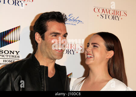 13. April 2017 - Los Angeles, CA, USA - LOS ANGELES - 13 APR: Jordi Vilasuso, Bailee Madison auf die '' ein Cowgirl Geschichte '' Premiere im pazifischen Theater im Grove am 13. April 2017 in Los Angeles, CA (Kredit-Bild: © Hpa / via ZUMA Draht über ZUMA Draht) Stockfoto