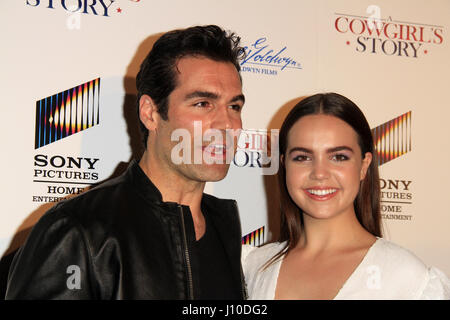 13. April 2017 - Los Angeles, CA, USA - LOS ANGELES - 13 APR: Jordi Vilasuso, Bailee Madison auf die '' ein Cowgirl Geschichte '' Premiere im pazifischen Theater im Grove am 13. April 2017 in Los Angeles, CA (Kredit-Bild: © Hpa / via ZUMA Draht über ZUMA Draht) Stockfoto