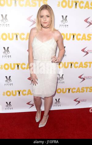 Los Angeles, CA, USA. 13. April 2017. Mahkenna bei der Ankunft für die Swen Gruppe AUSGESTOßENEN Premiere, Wahrzeichen Regent, Los Angeles, CA 13. April 2017. Bildnachweis: Priscilla Grant/Everett Collection/Alamy Live-Nachrichten Stockfoto