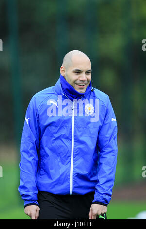 Leicester, England, 17. April 2017.   LCFC Verteidiger Yohan Benalouane Training im Belvoir Drive Boden in Bereitschaft für das Rückspiel der UEFA Champions League Viertel Finale Krawatte mit Atletico Madrid.  © Phil Hutchinson/Alamy Live-Nachrichten Stockfoto