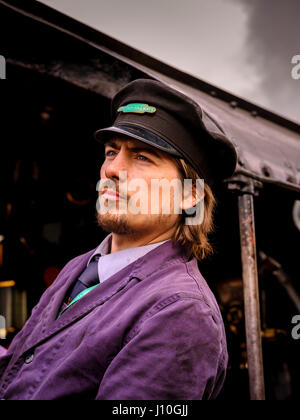 Die Flying Scotsman besucht der Bluebell Railway in East Sussex. Die Bluebell war die erste Dampfeisenbahn standard Guage Erhaltung im Vereinigten Königreich. Bild zeigt einen zweiten Motor Maunsell Nr. 847 (** nicht Schotte) auch im Dienst für Passagiere Elswhere heute auf der Linie zu tragen. Stockfoto