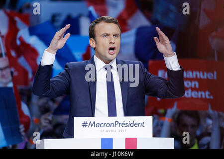 Paris, Frankreich. 17. April 2017. Emmanuel Macron spricht bei seinem letzten großen Treffen in Paris Bercy vor dem ersten Wahlgang der französischen Präsidentschaftswahlen. Bildnachweis: Bernard Menigault/Alamy Live-Nachrichten