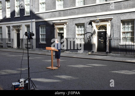 Downing Street, London, UK. 18. April 2017. Premierminister Theresa Mai kündigt eine allgemeine Wahl. Bildnachweis: Matthew Chattle/Alamy Live-Nachrichten Stockfoto