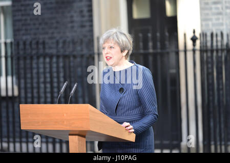 Downing Street, London, UK. 18. April 2017. Premierminister Theresa Mai kündigt eine allgemeine Wahl. Bildnachweis: Matthew Chattle/Alamy Live-Nachrichten Stockfoto