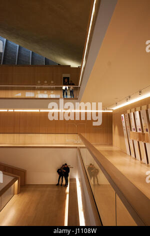 Innenraum des Design Museum, Kensington High Street, London, UK Stockfoto