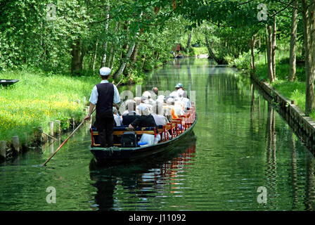 Bootsfahrt in den Spreewald in der Nähe von Lehde Stockfoto