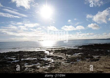 Sonne reflektiert das Meer, Küstenlandschaft, Falmouth, Cornwall Stockfoto