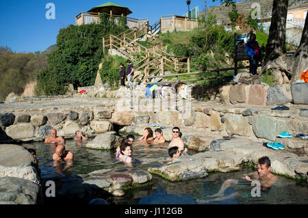 Öffentliche Thermalbäder in Cidacos Fluss in Wellness Dorf, La Rioja, Spanien. Stockfoto