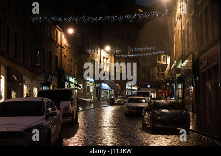 Nachtansicht der Cockburn Street in Edinburgh, Schottland Stockfoto