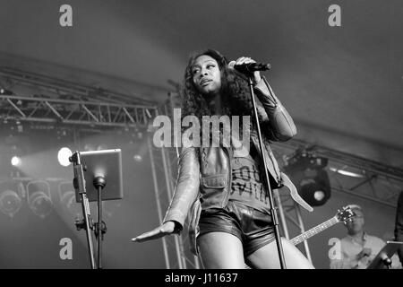 Beverley Knight auf der Bühne beim Cornbury Festival Stockfoto