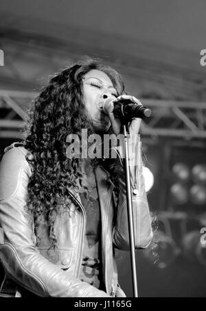 Beverley Knight auf der Bühne beim Cornbury Festival Stockfoto