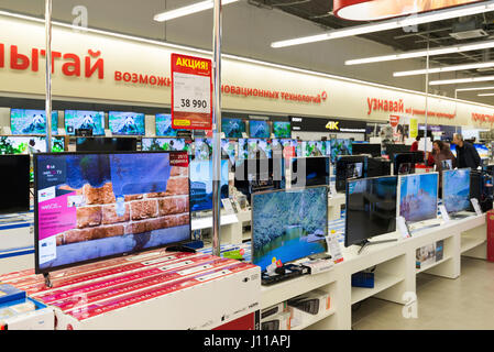 Khimki, Russland - 22. Dezember 2015. TV in Mvideo große Kette speichert verkaufen Elektronik und Haushaltsgeräte Stockfoto