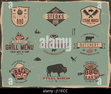 Vintage Grill- und Steakhaus-Logo-Vorlagen. Retro-Farben Grill, Grill-Partei-Abzeichen, Stempel und Etiketten Satz. Symbole von gegrilltem Fleisch, Werkzeuge. Auf alten Stil Hintergrund isoliert. Vektor Pathces, insgnias Stock Vektor