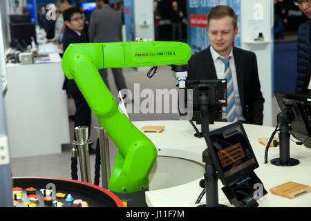 Hannover, Deutschland - März 2017: Industrieroboter Fanuc hand auf Ausstellung 2017 Cebit in Hannover Messe, Deutschland Stockfoto