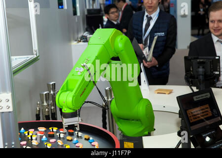 Hannover, Deutschland - März 2017: Industrieroboter Fanuc hand auf Ausstellung 2017 Cebit in Hannover Messe, Deutschland Stockfoto