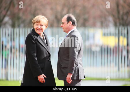 Berlin, Deutschland, 31. März 2015: Der französische Präsident Francois Hollande für offiziellen Besuch in die deutsche Bundeskanzlerin Angela Merkel. Stockfoto