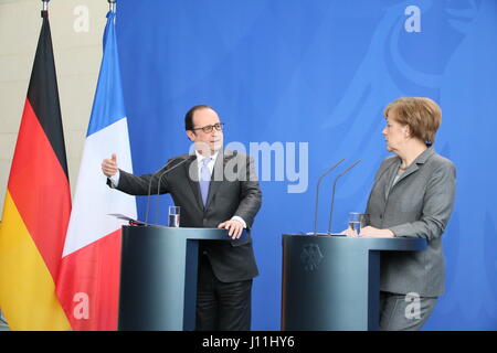 Berlin, Deutschland, 31. März 2015: Der französische Präsident Francois Hollande für offiziellen Besuch in die deutsche Bundeskanzlerin Angela Merkel. Stockfoto